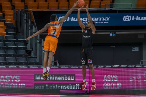 斯等中后场 斯等中后场