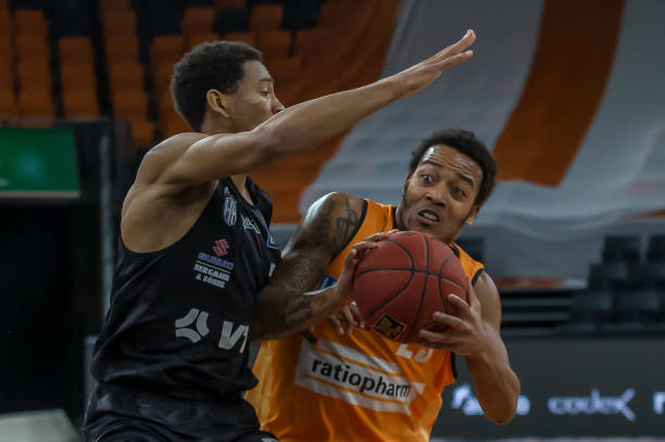 1次射偏 1次射偏